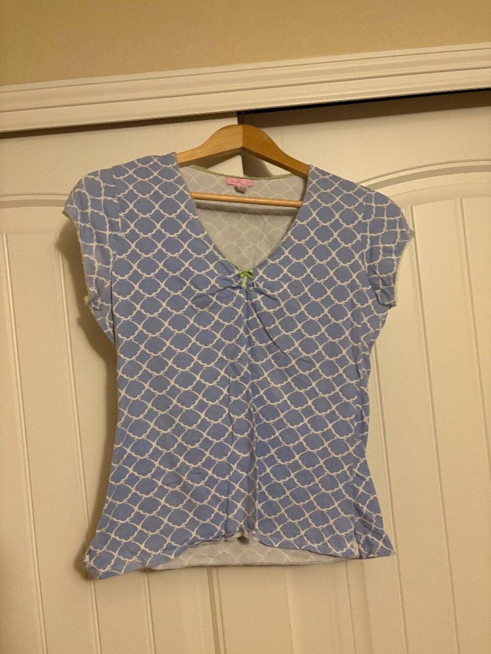 Lilly Pulitzer Shell Print T Shirt Small Short Sleeve Ruched Front Cotton Blend